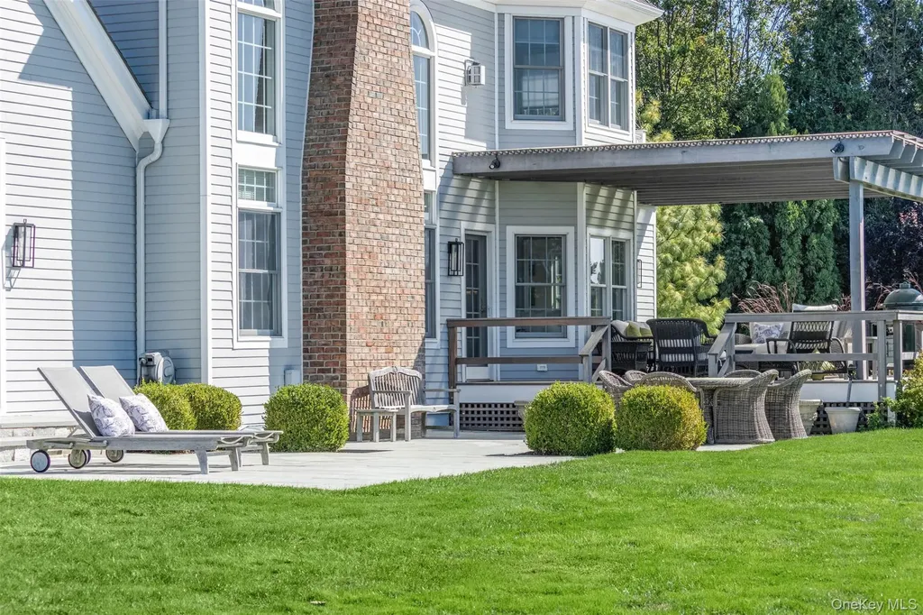 350 Laurel Way Laurel NY 11948