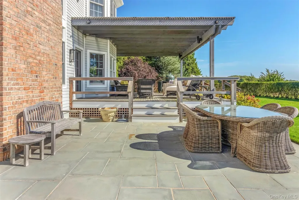 350 Laurel Way Laurel NY 11948
