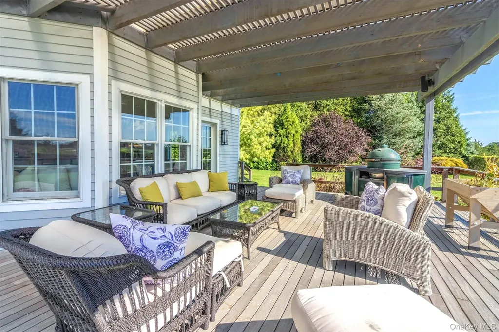 350 Laurel Way Laurel NY 11948