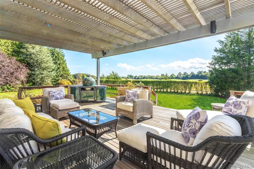 350 Laurel Way Laurel NY 11948