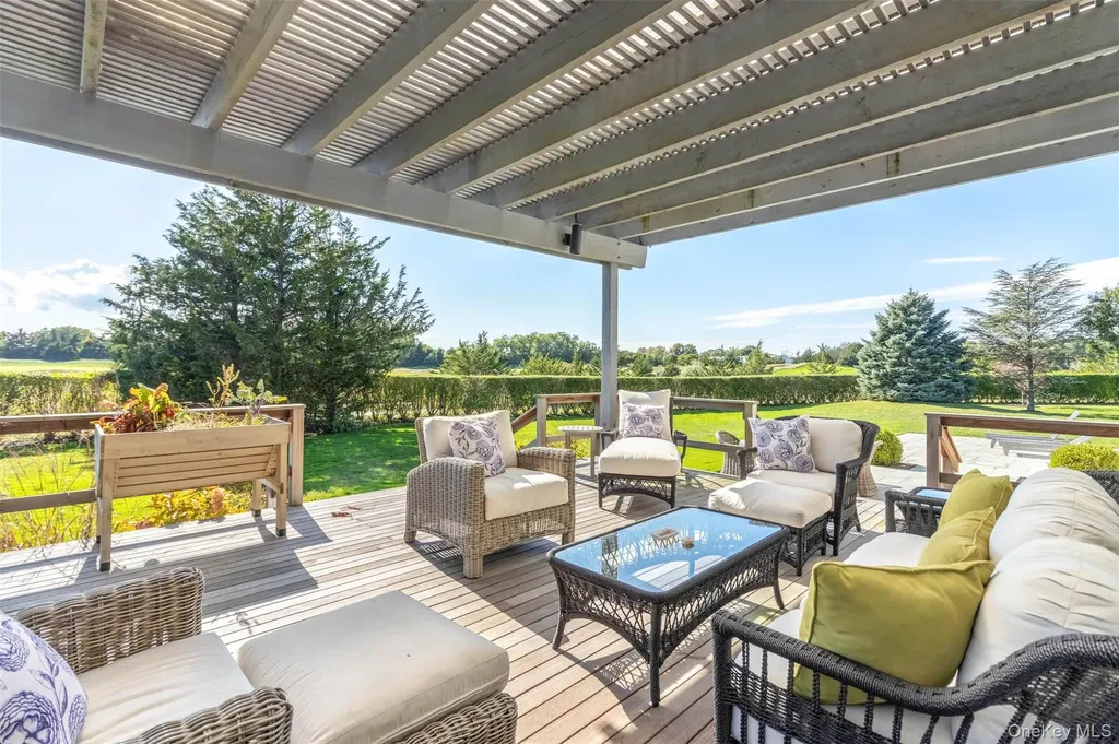350 Laurel Way Laurel NY 11948