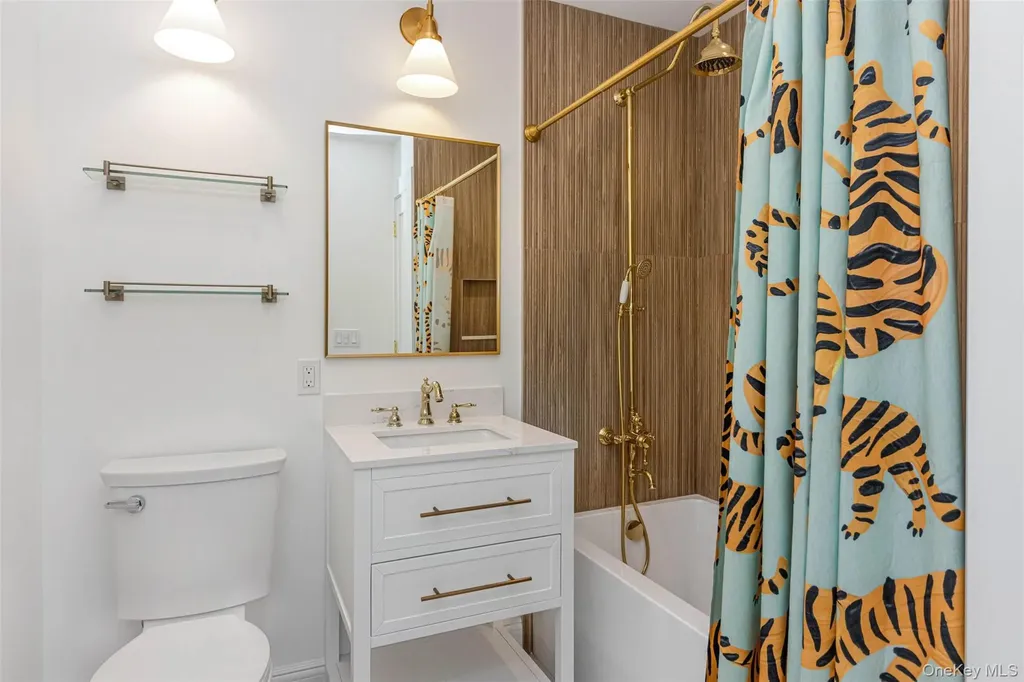 350 Laurel Way Laurel NY 11948