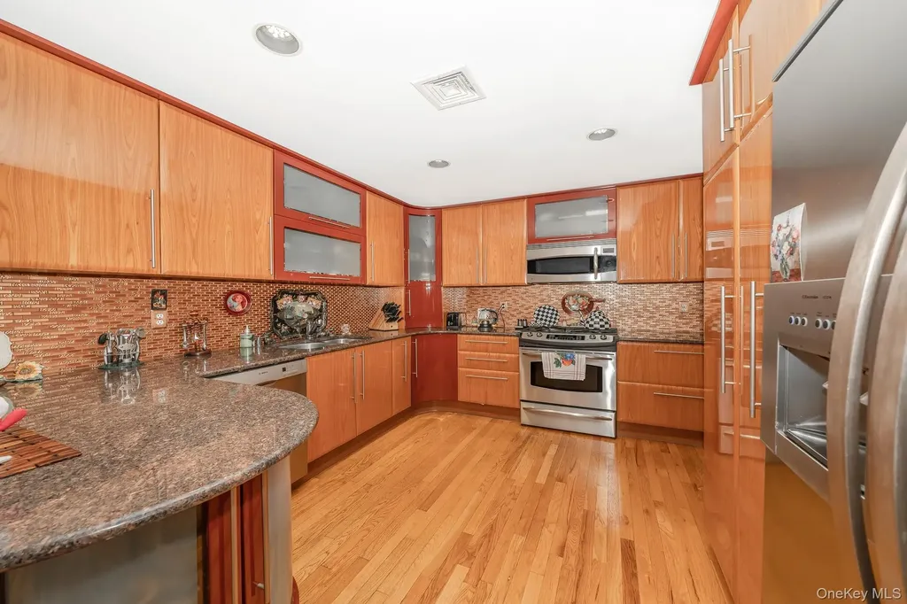 140 Atlantic Avenue Oceanside NY 11572