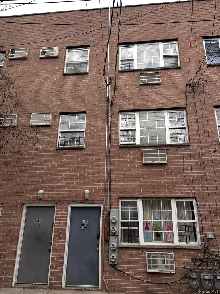 789 Jennings Street Bronx NY 10459