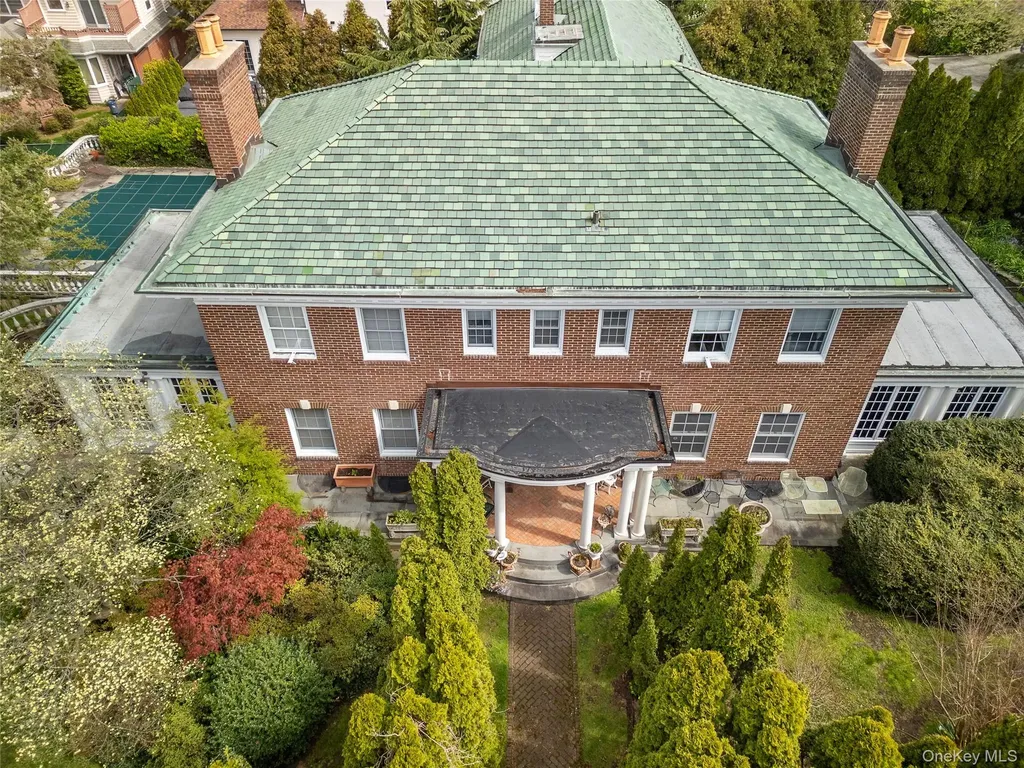 127 Beverly Road Douglaston NY 11363