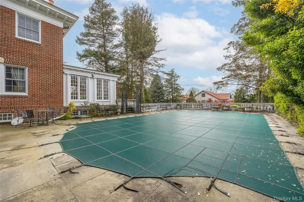127 Beverly Road Douglaston NY 11363