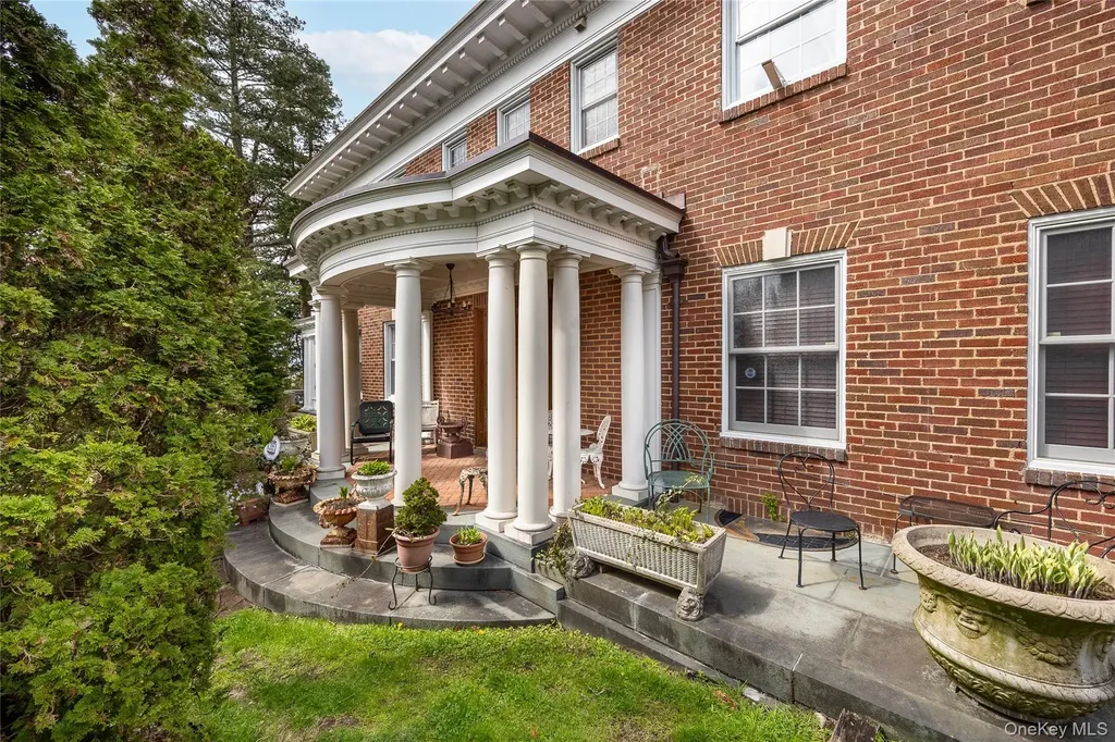 127 Beverly Road Douglaston NY 11363
