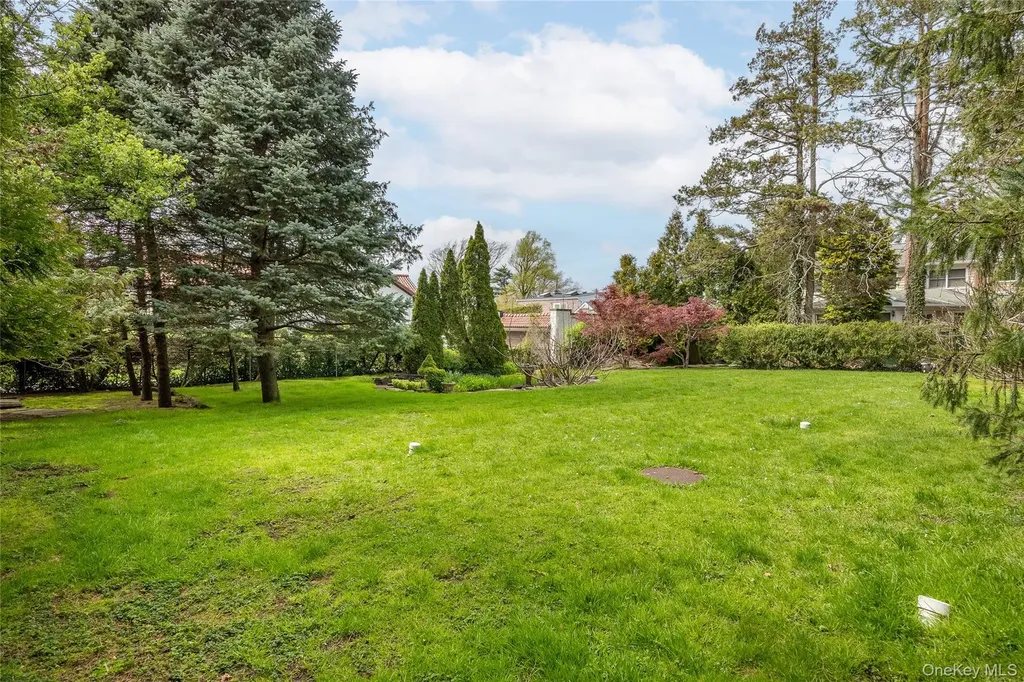 127 Beverly Road Douglaston NY 11363