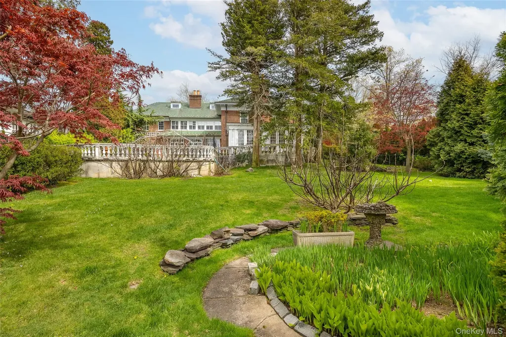 127 Beverly Road Douglaston NY 11363