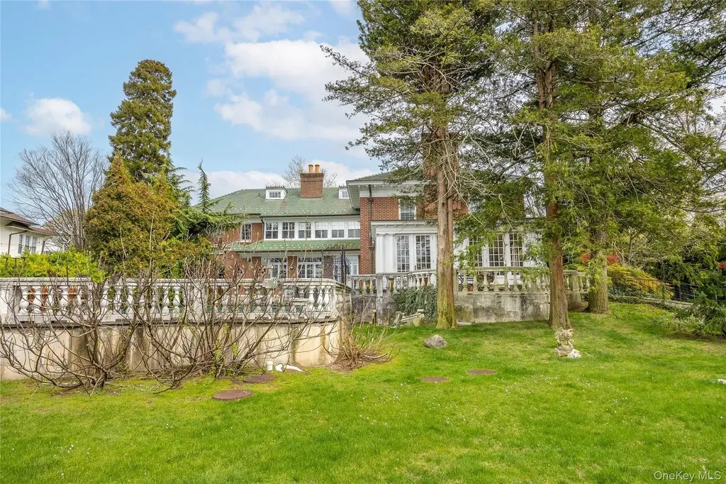 127 Beverly Road Douglaston NY 11363