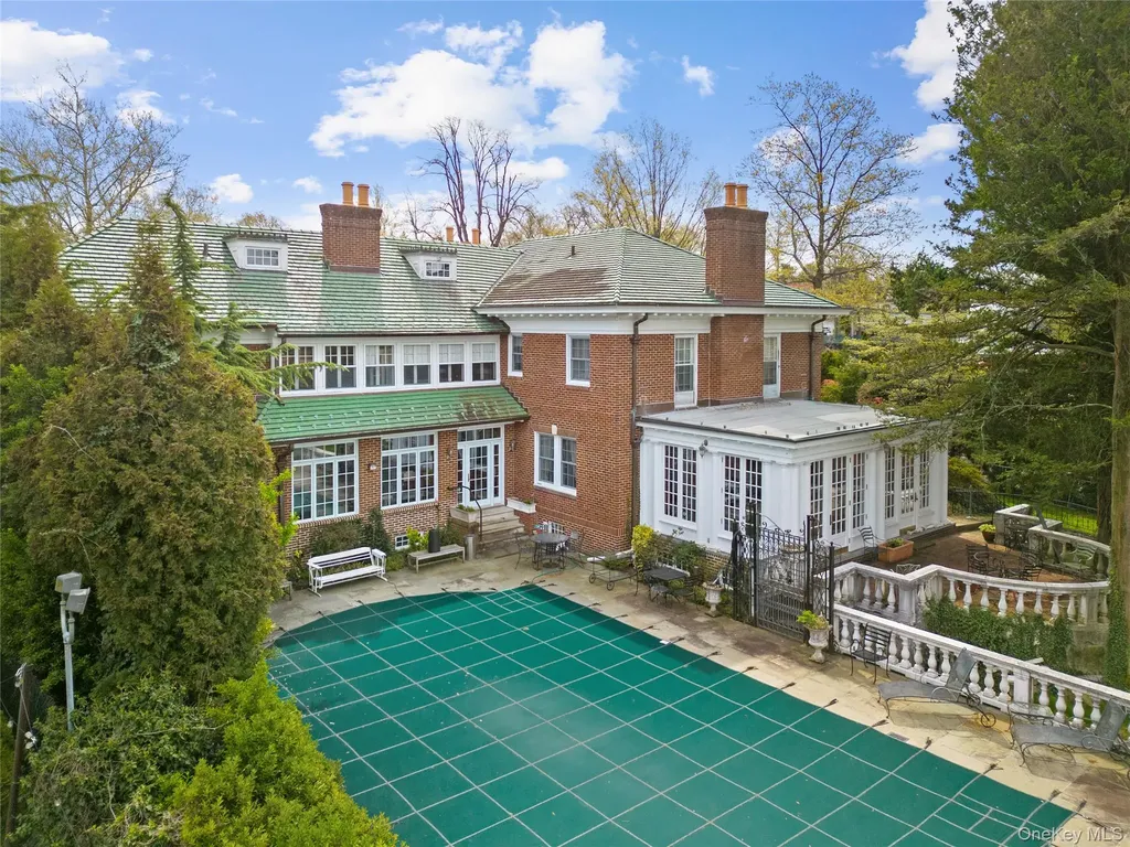 127 Beverly Road Douglaston NY 11363