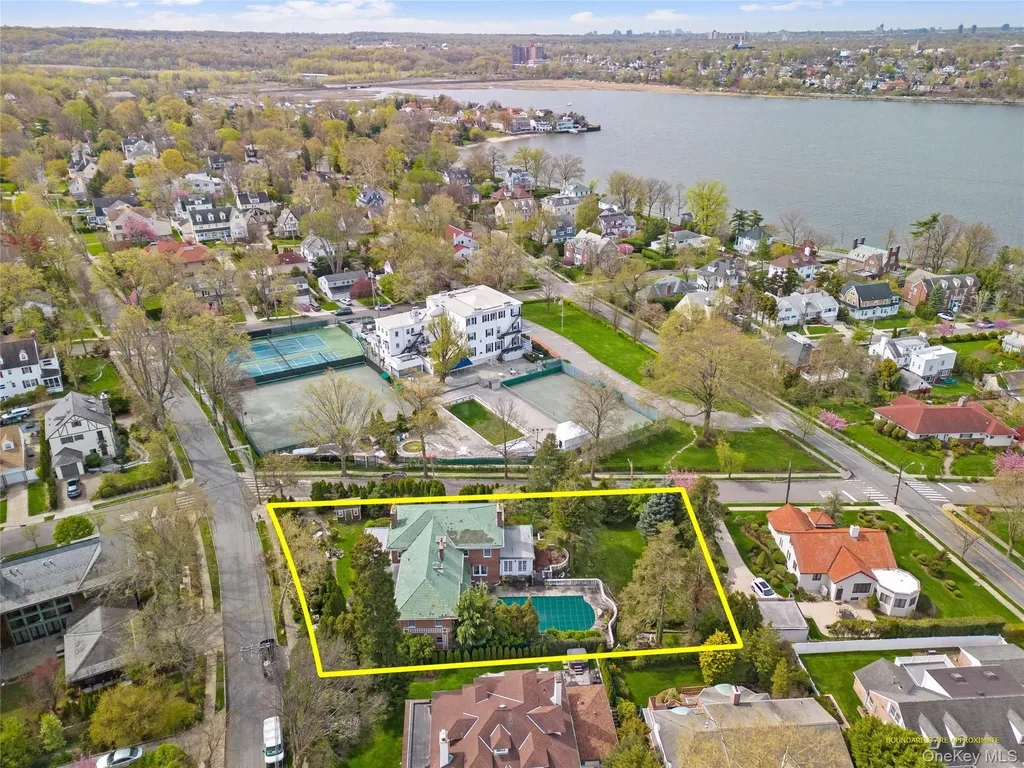 127 Beverly Road Douglaston NY 11363