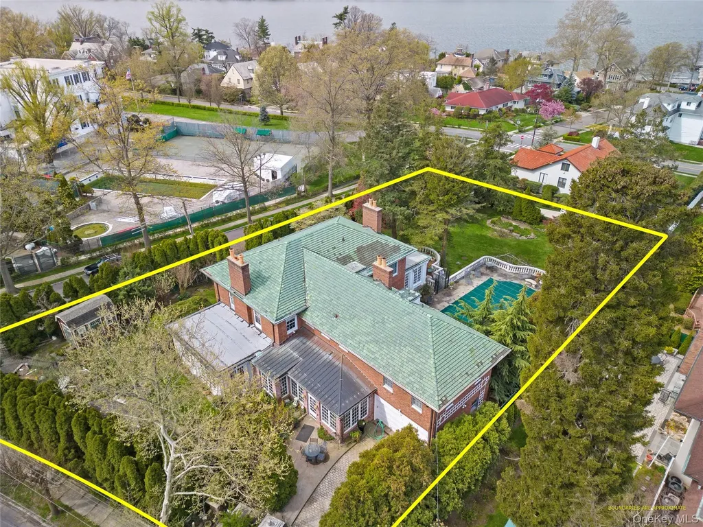 127 Beverly Road Douglaston NY 11363