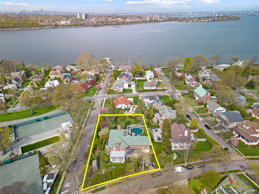127 Beverly Road Douglaston NY 11363