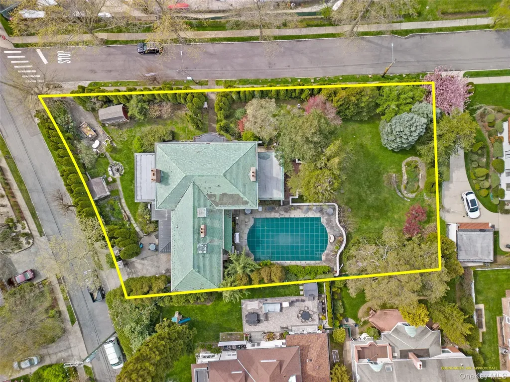 127 Beverly Road Douglaston NY 11363