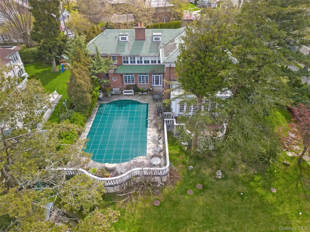 127 Beverly Road Douglaston NY 11363