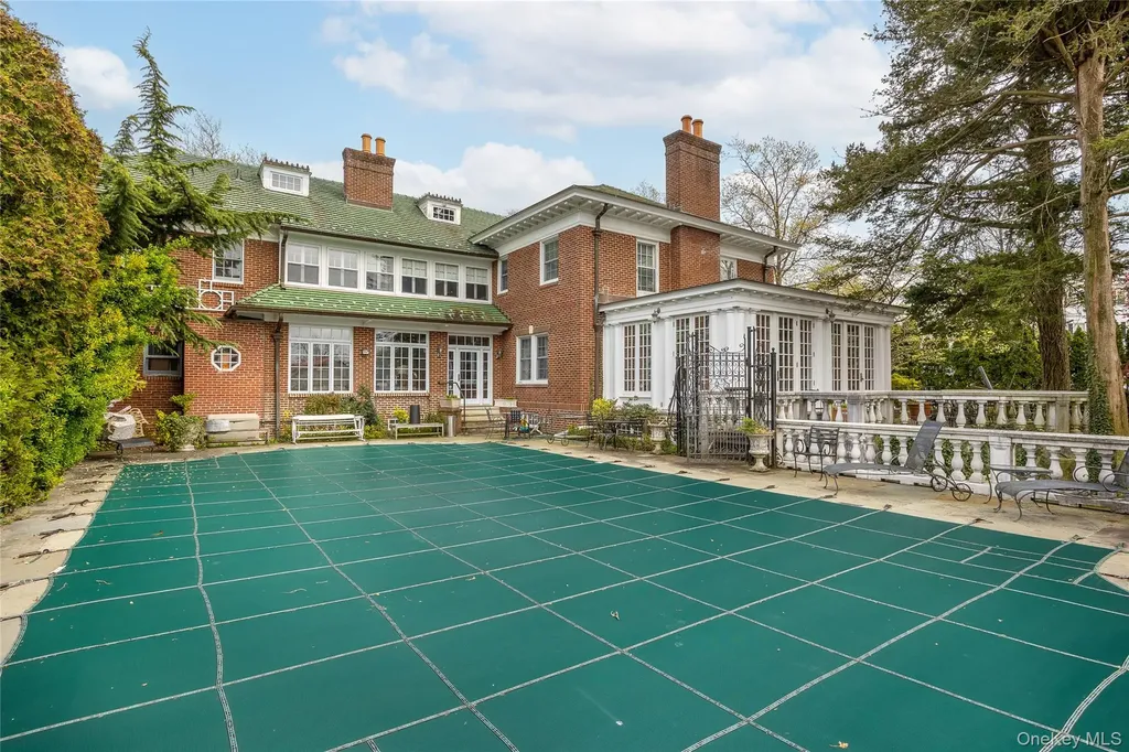 127 Beverly Road Douglaston NY 11363