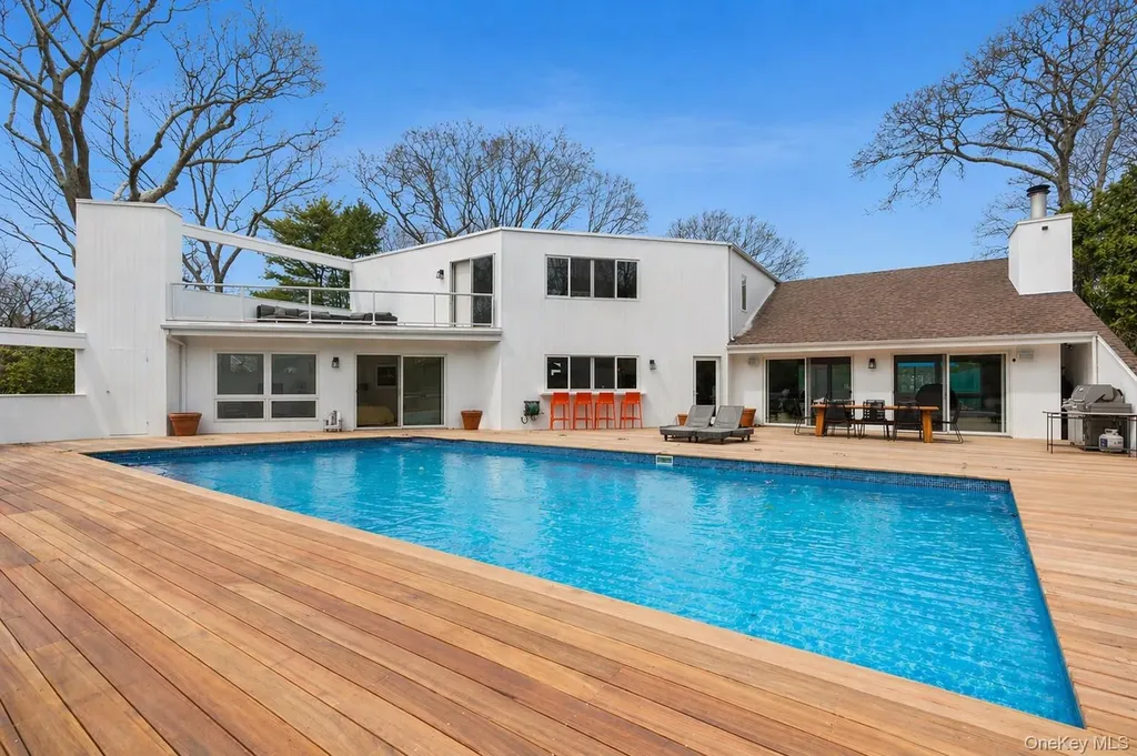 2 Acorn Path Quogue NY 11942