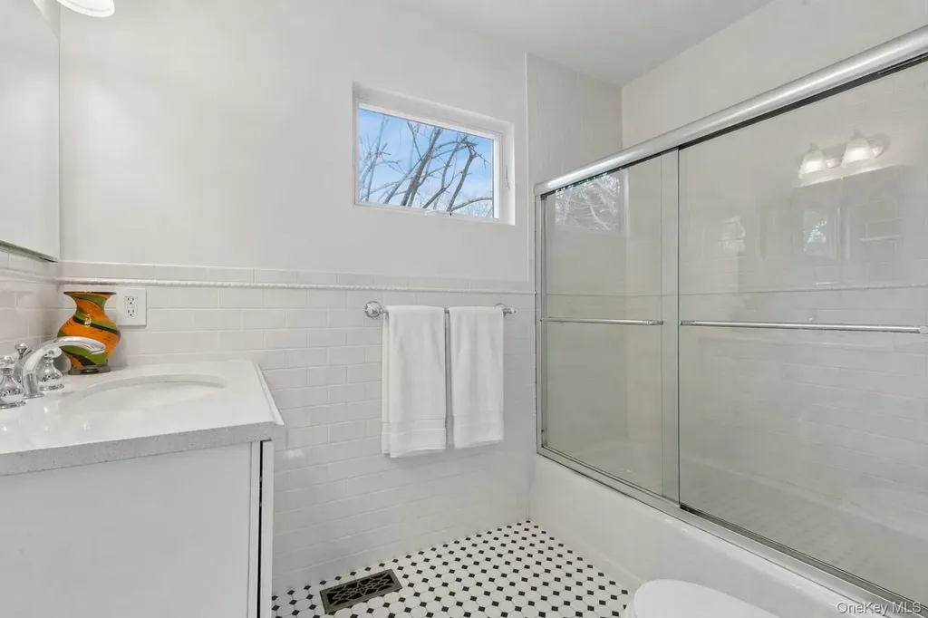 2 Acorn Path Quogue NY 11942