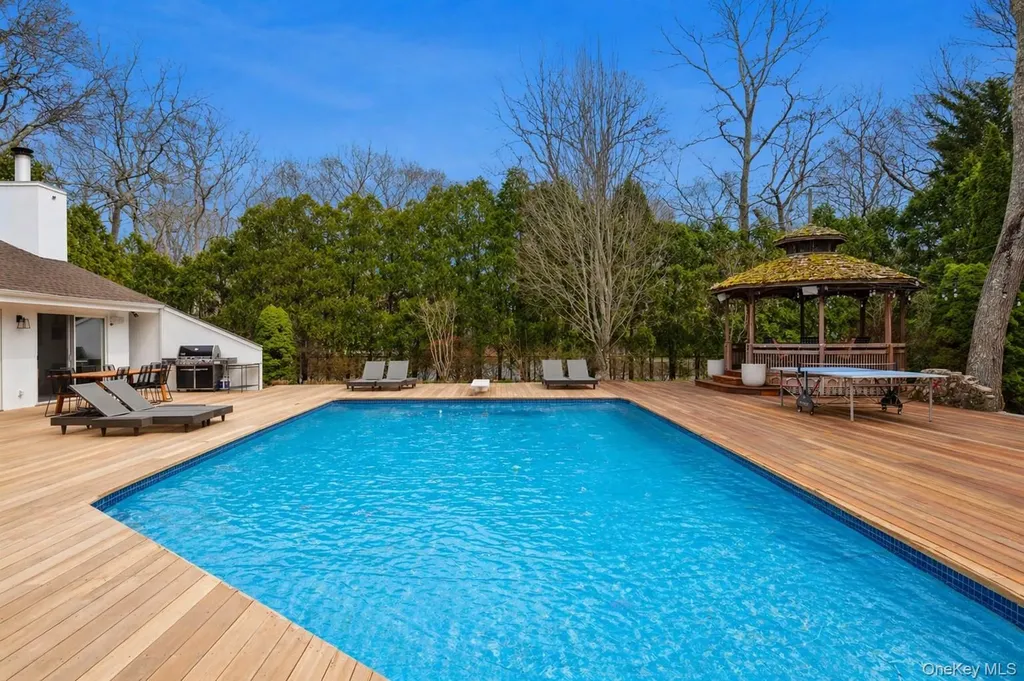 2 Acorn Path Quogue NY 11942