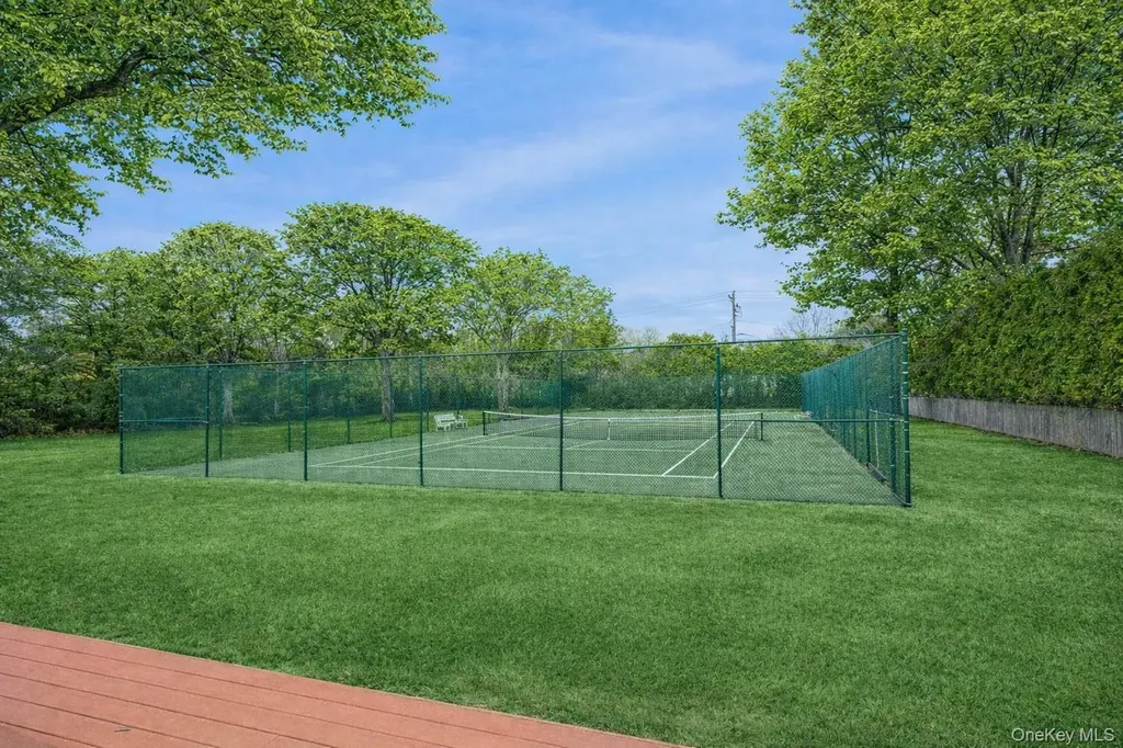 2 Acorn Path Quogue NY 11942