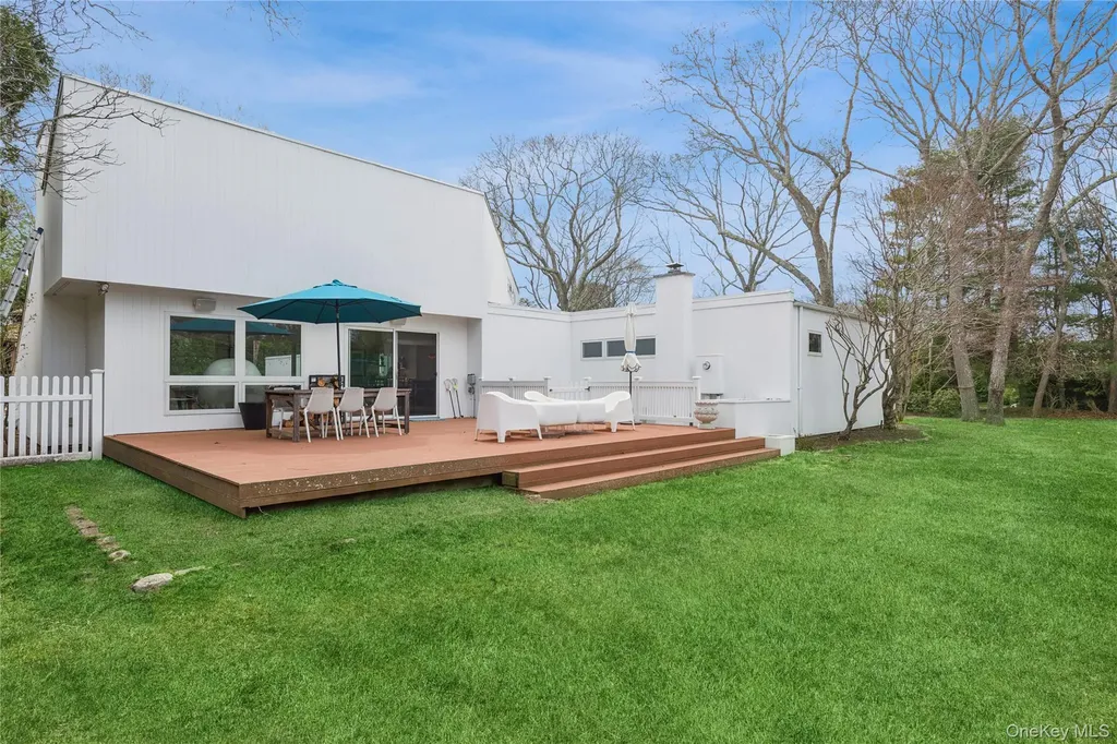 2 Acorn Path Quogue NY 11942