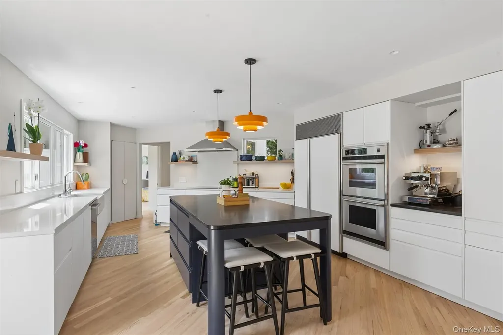 2 Acorn Path Quogue NY 11942