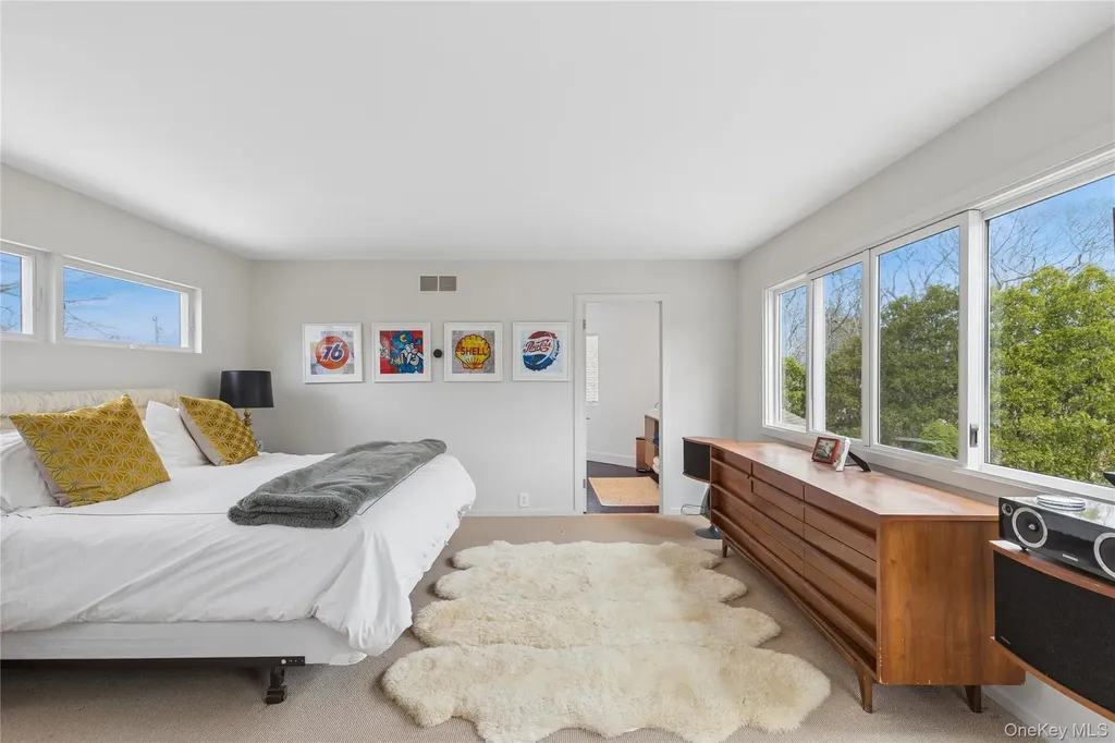 2 Acorn Path Quogue NY 11942