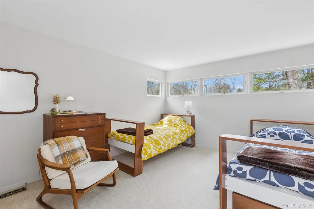 2 Acorn Path Quogue NY 11942