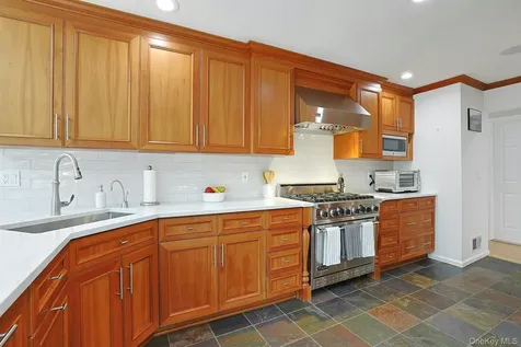 20 Robbins Road Pleasantville NY 10570