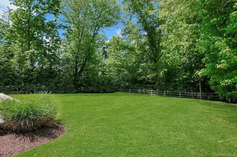 20 Robbins Road Pleasantville NY 10570