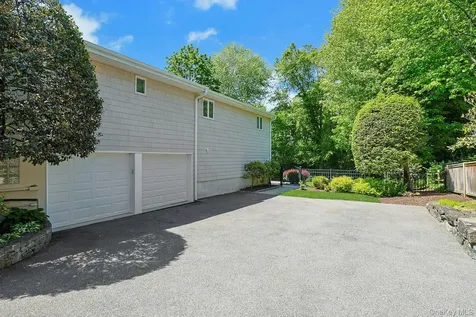 20 Robbins Road Pleasantville NY 10570