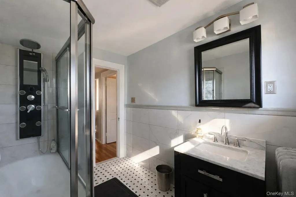 60 Lloyd Avenue Lynbrook NY 11563