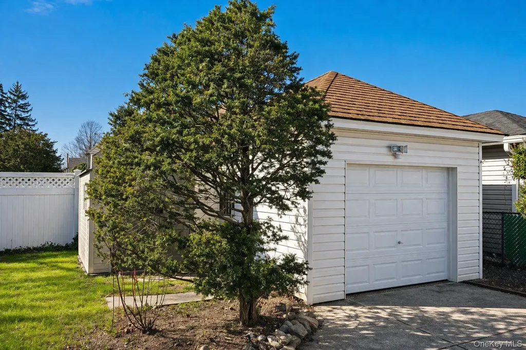 60 Lloyd Avenue Lynbrook NY 11563