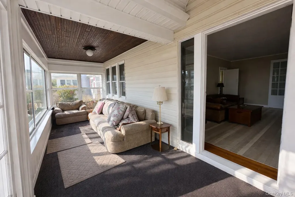 60 Lloyd Avenue Lynbrook NY 11563