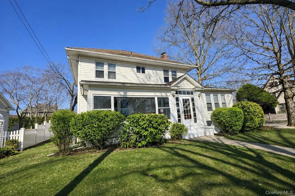 60 Lloyd Avenue Lynbrook NY 11563