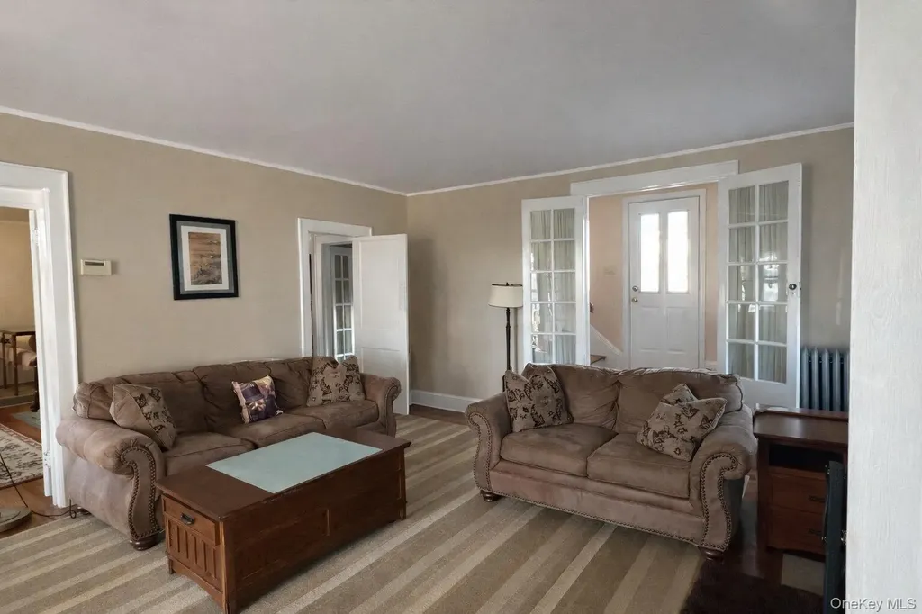 60 Lloyd Avenue Lynbrook NY 11563
