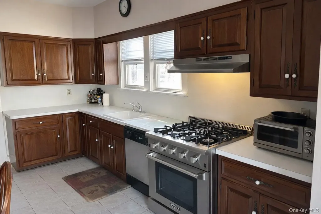 60 Lloyd Avenue Lynbrook NY 11563