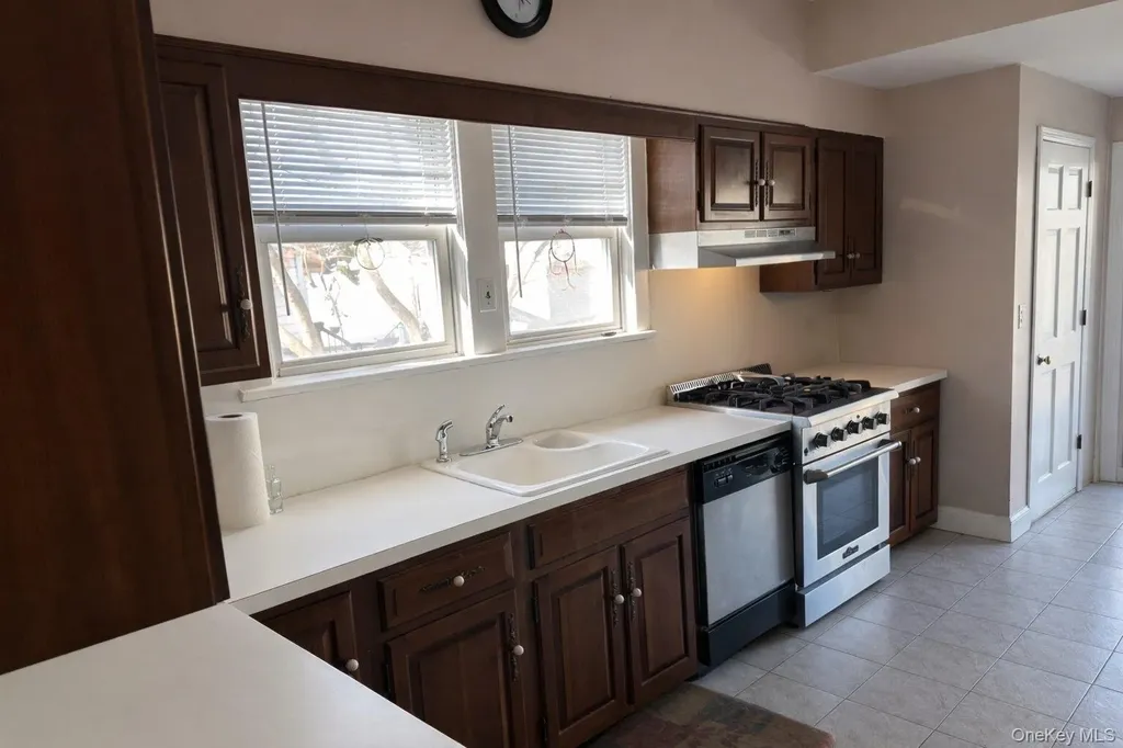 60 Lloyd Avenue Lynbrook NY 11563