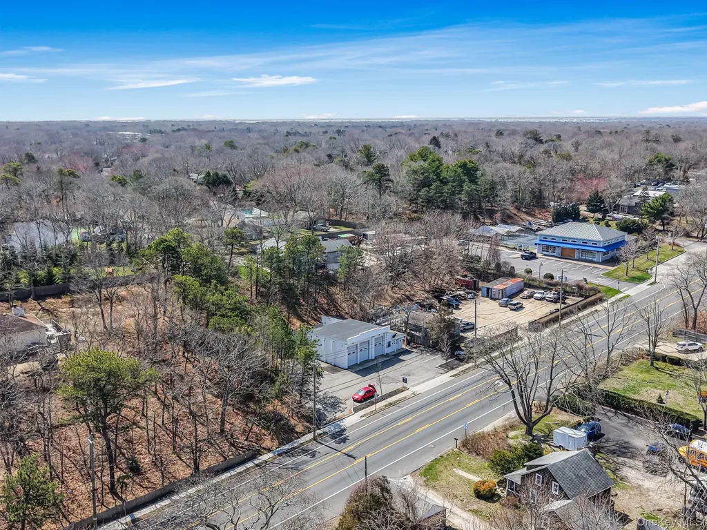 230 E Montauk Highway Hampton Bays NY 11946