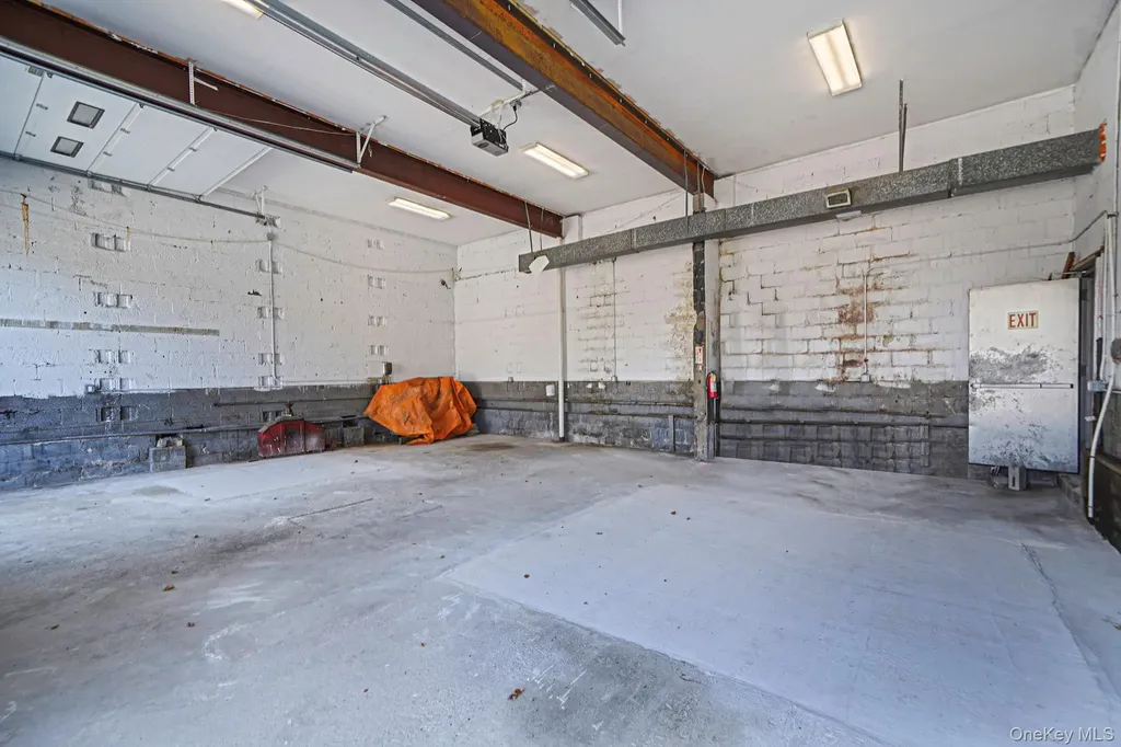 230 E Montauk Highway Hampton Bays NY 11946