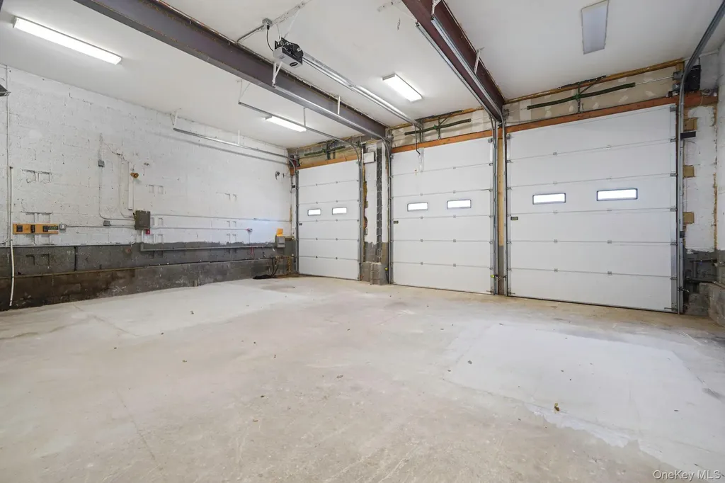 230 E Montauk Highway Hampton Bays NY 11946