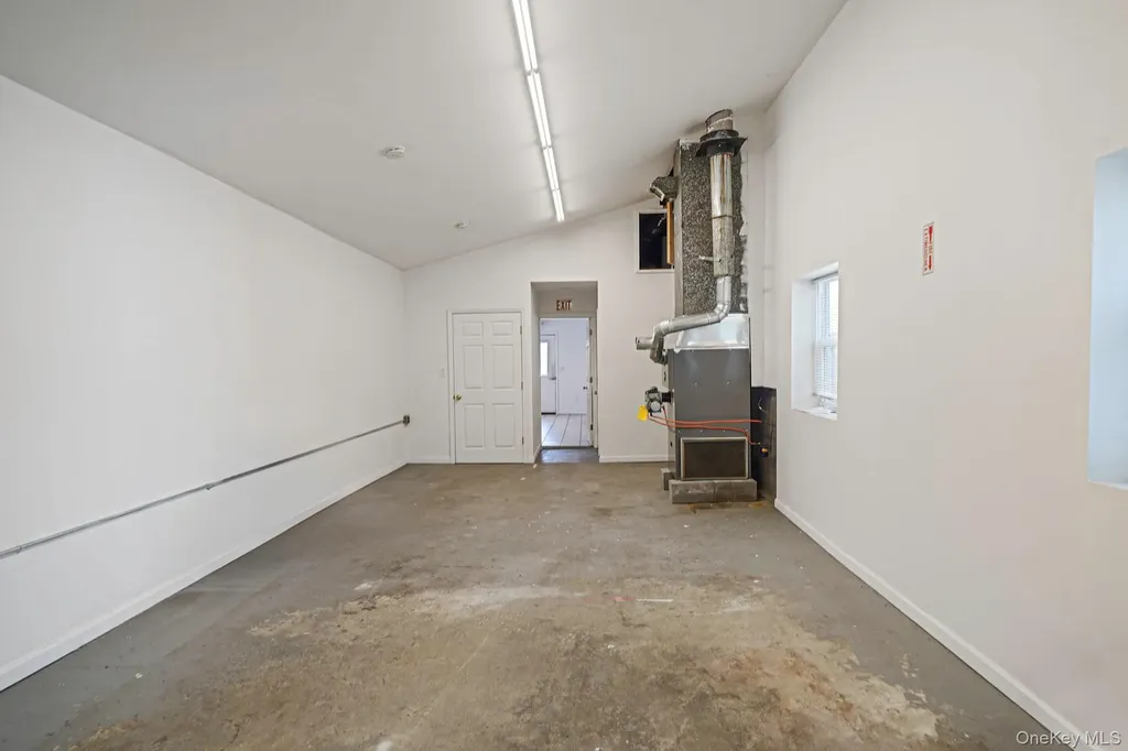 230 E Montauk Highway Hampton Bays NY 11946