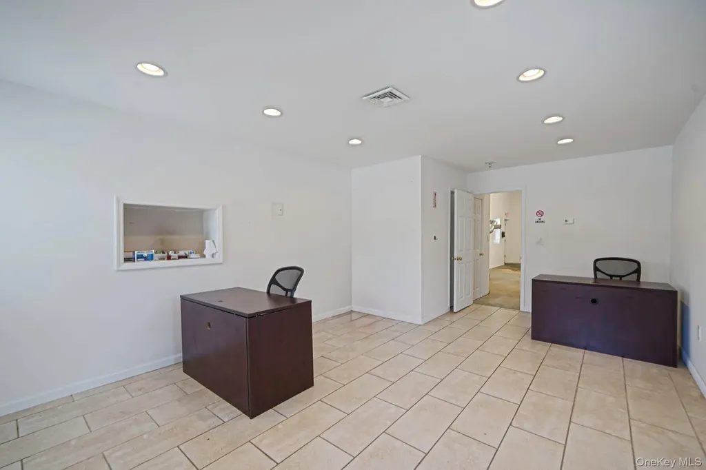 230 E Montauk Highway Hampton Bays NY 11946