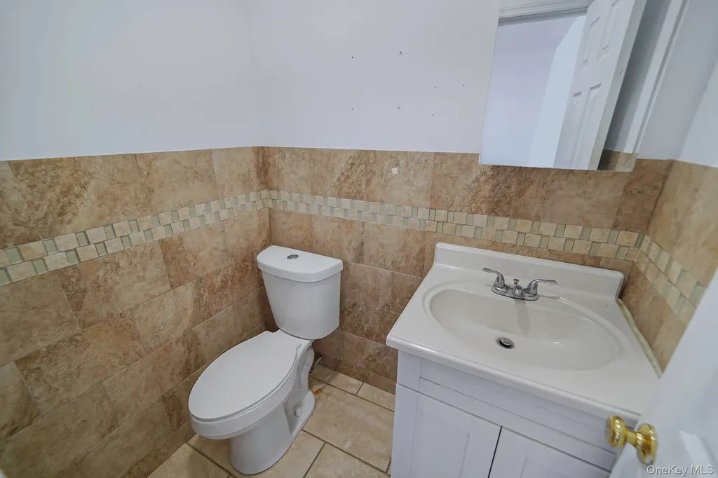 230 E Montauk Highway Hampton Bays NY 11946