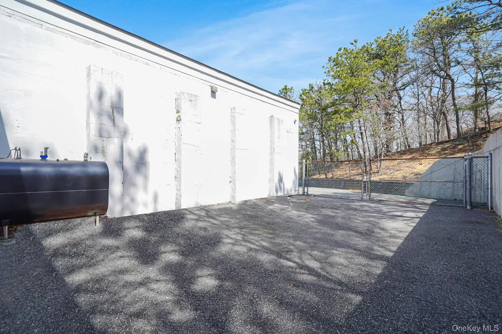 230 E Montauk Highway Hampton Bays NY 11946
