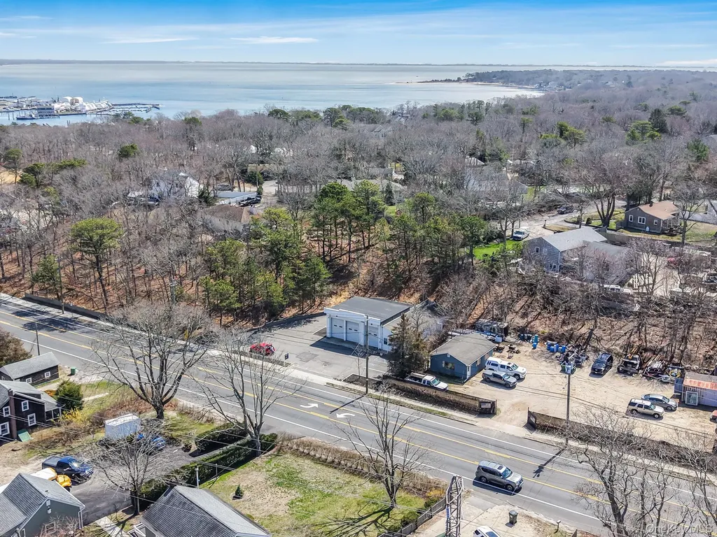 230 E Montauk Highway Hampton Bays NY 11946