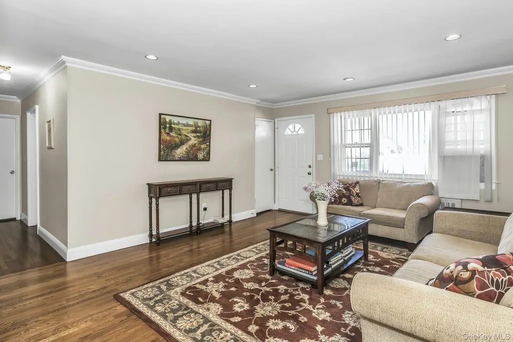 59 Jamaica Avenue Plainview NY 11803