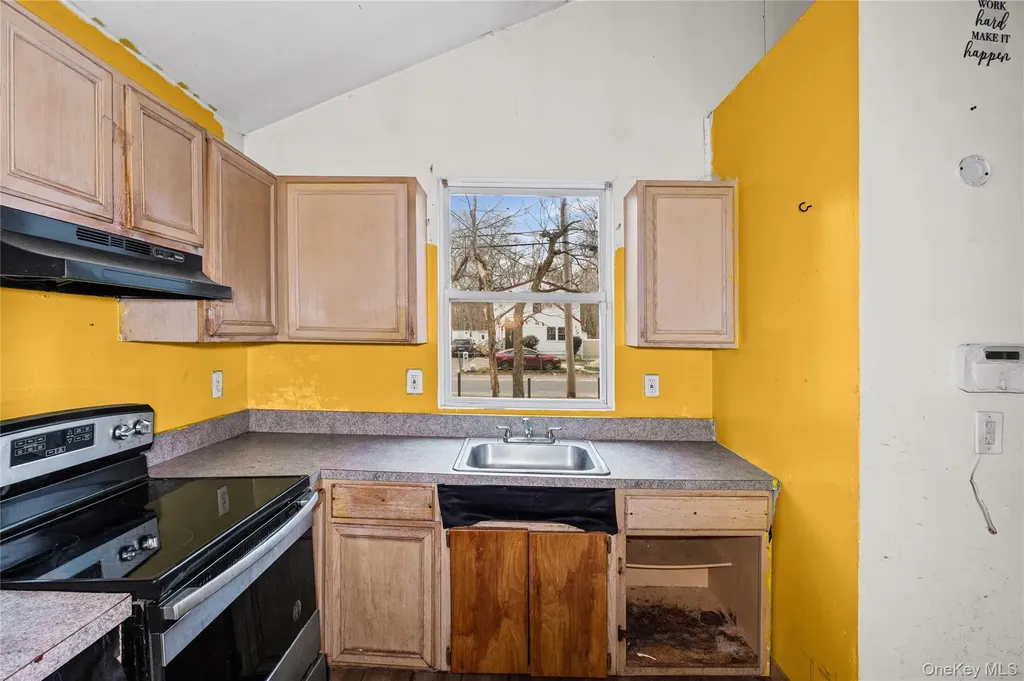 85 Norfleet Lane Coram NY 11727