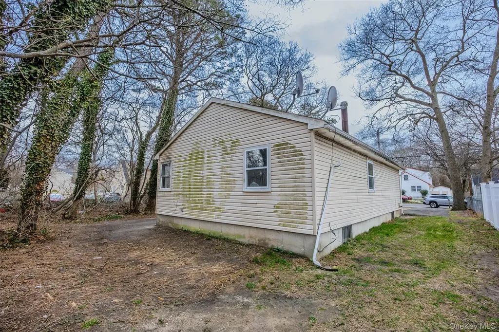 85 Norfleet Lane Coram NY 11727